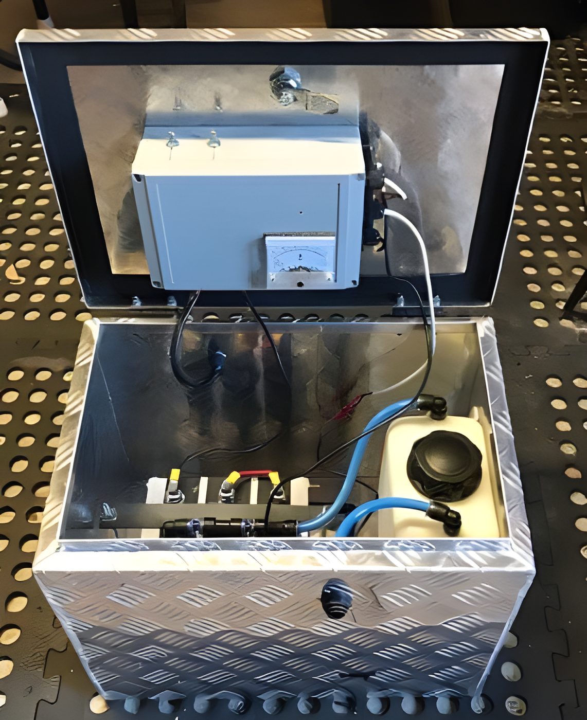 Gen 10 hydrogen generator in an aluminium enclosure box from Hydrogenfuelsystems Australia